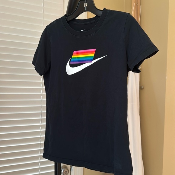 Nike rainbow Tee - Picture 1 of 3